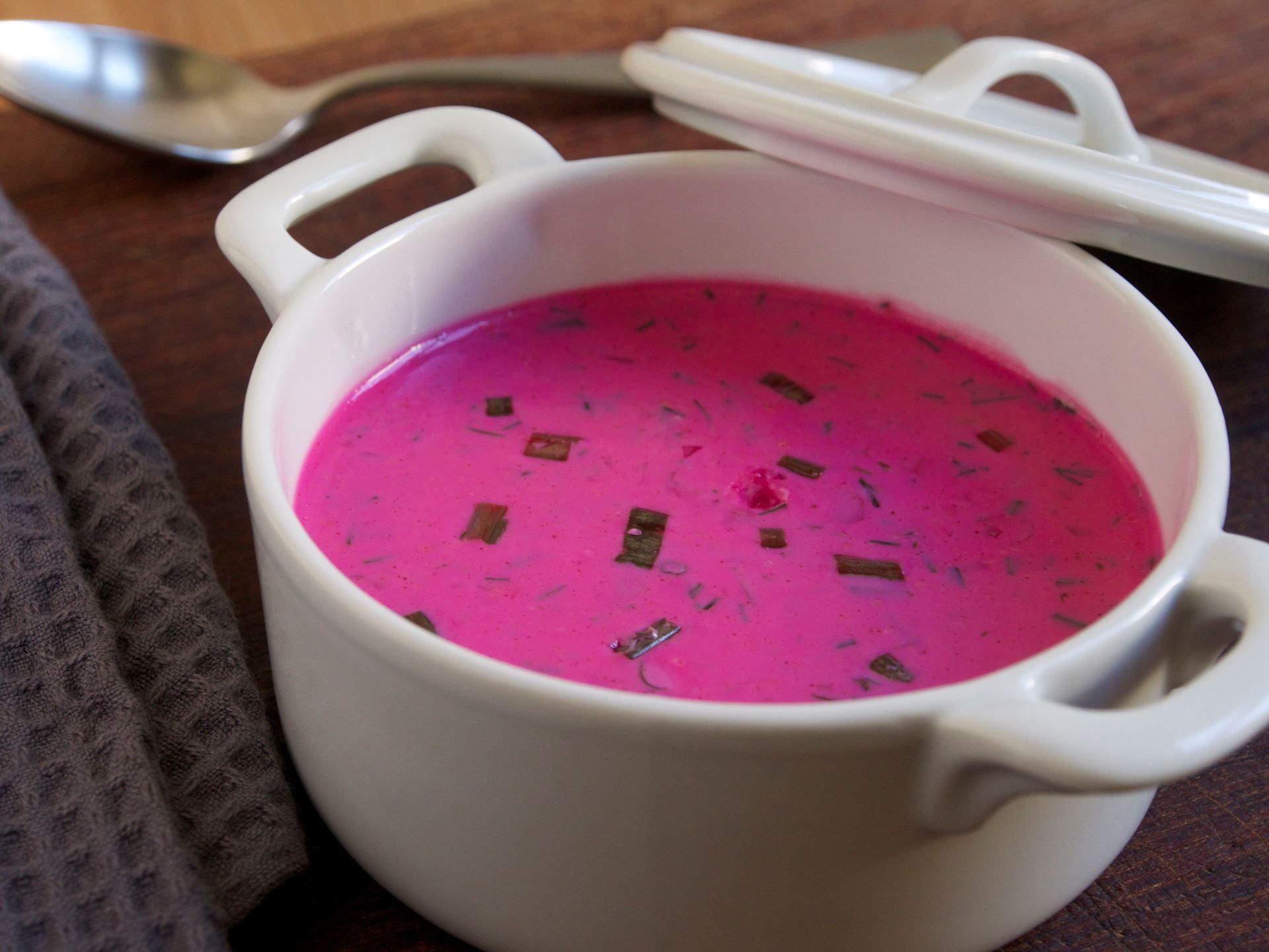 Picture of Lithuanian Chilled Beet Soup (Vegetarian) -- 22 oz