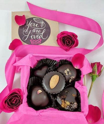 Picture of Coracao You Are Loved Collection 5 Piece Truffle Box