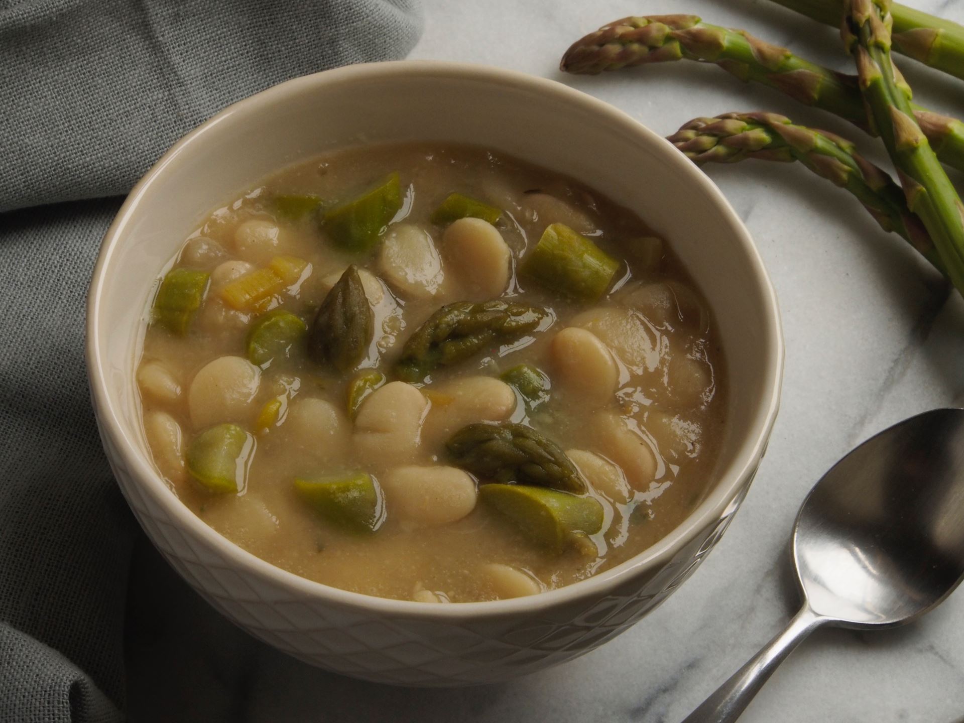 Picture of Asparagus and White Bean Soup with Herbs and Lemon (Vegan) -- 22 oz