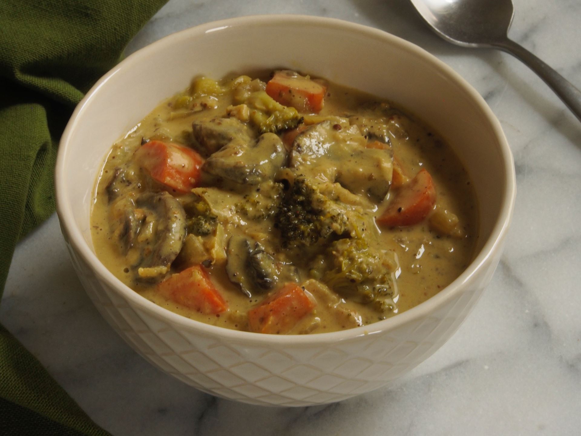Picture of Peanut Curry with Vegetables (Vegetarian) -- 22 oz