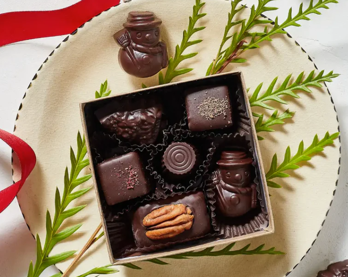 Picture of Coracao Holiday Truffle Gift Box 6 Piece