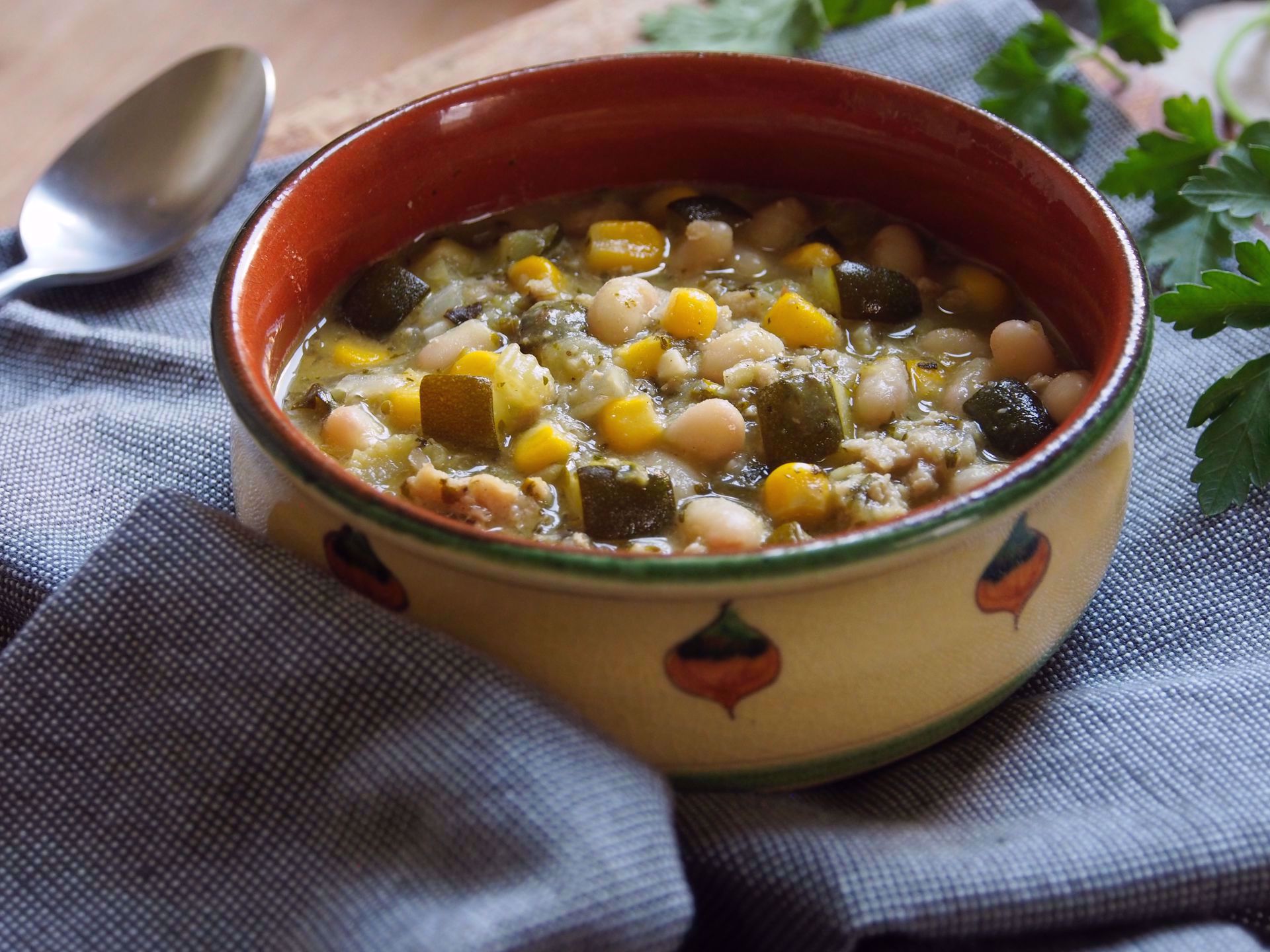 Picture of Frozen -- White Bean Chicken Chili with Zucchini -- 22 oz